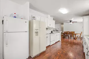 5821 Parkside Ct, Granbury, TX 76048 - Photo 10