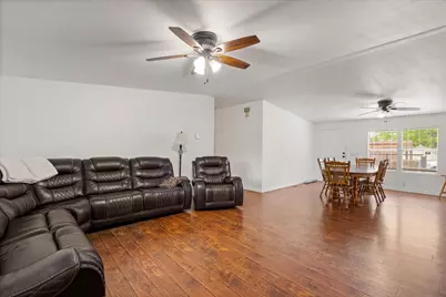 5821 Parkside Court, Granbury, TX 76048 - Photo 8