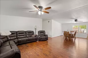 5821 Parkside Ct, Granbury, TX 76048 - Photo 8