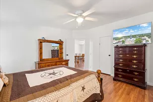 5821 Parkside Ct, Granbury, TX 76048 - Photo 14