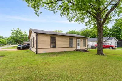 909 S Carlton Street, Ennis, TX 75119 - Photo 2