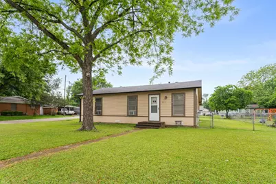 909 S Carlton Street, Ennis, TX 75119 - Photo 1