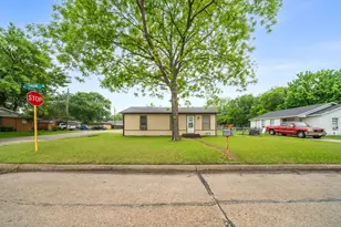 909 S Carlton St, Ennis, TX 75119 - Photo 22
