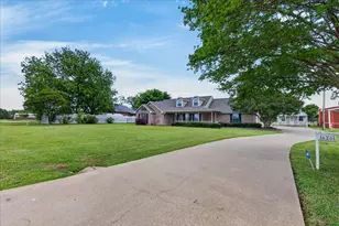 626 E Eubank St, Mabank, TX 75147 - Photo 1
