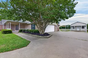 626 E Eubank St, Mabank, TX 75147 - Photo 4