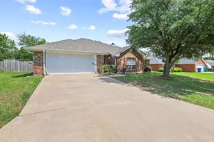 210 Bryant St, Pottsboro, TX 75076 - Photo 2