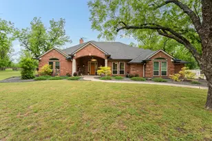 10008 Flight Plan Dr, Granbury, TX 76049 - Photo 2