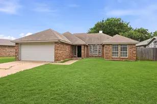 8040 Clear Brook Cir, Fort Worth, TX 76123 - Photo 2
