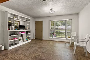 309 Henderson St, Mt Pleasant, TX 75455 - Photo 6