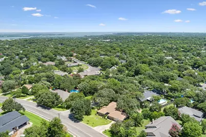 9920 Sandalwood Drive, Woodway, TX 76712 - Photo 2