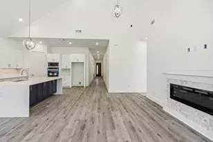 1611 Oak St, McKinney, TX 75069 - Photo 2