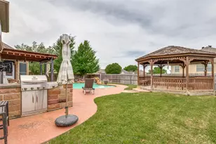 2456 Whispering Breeze Dr, Grand Prairie, TX 75050 - Photo 16