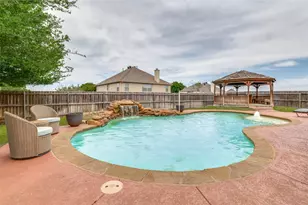 2456 Whispering Breeze Dr, Grand Prairie, TX 75050 - Photo 14