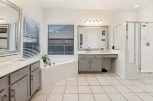 2456 Whispering Breeze Dr, Grand Prairie, TX 75050 - Photo 12