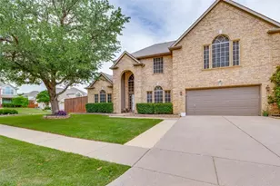 2456 Whispering Breeze Dr, Grand Prairie, TX 75050 - Photo 2