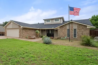 213 Meadowhill Drive, Benbrook, TX 76126 - Photo 4