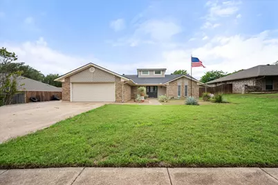 213 Meadowhill Drive, Benbrook, TX 76126 - Photo 6