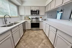 2621 Bayberry Ln, Euless, TX 76039 - Photo 12