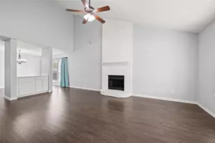 2621 Bayberry Ln, Euless, TX 76039 - Photo 4