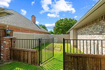 6004 Lakehurst Drive, Arlington, TX 76016 - Photo 8
