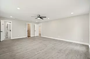 512 Grandview Dr, Granbury, TX 76049 - Photo 16