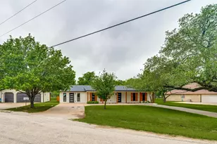 512 Grandview Dr, Granbury, TX 76049 - Photo 1