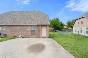 404 Kings Way Dr, Mansfield, TX 76063 - Photo 2