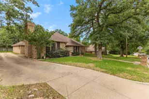 821 Red Oak Dr, Mansfield, TX 76063 - Photo 2