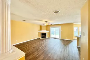 3165 Spyglass Dr, Grand Prairie, TX 75052 - Photo 4