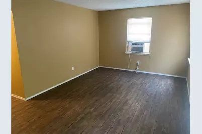 908 N Zang Boulevard #A, Dallas, TX 75208 - Photo 2