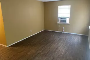 908 N Zang Blvd, Dallas, TX 75208 - Photo 2