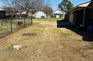 305 S 1st St, Crandall, TX 75114 - Photo 32