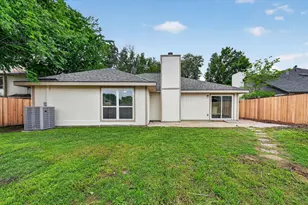 2832 Red Oak Dr, Grand Prairie, TX 75052 - Photo 32