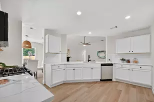 2832 Red Oak Dr, Grand Prairie, TX 75052 - Photo 8