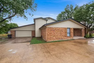 2720 E Seeton Rd, Grand Prairie, TX 75054 - Photo 2