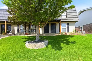2729 Hurstview Dr, Hurst, TX 76054 - Photo 2