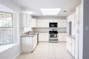 2558 Slaton Dr, Grand Prairie, TX 75052 - Photo 8
