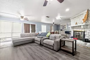 132 Shady Shores Dr, Mabank, TX 75156 - Photo 6