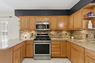 1025 Hampshire Ln, Carrollton, TX 75007 - Photo 4