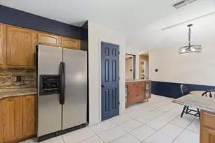 1025 Hampshire Ln, Carrollton, TX 75007 - Photo 6