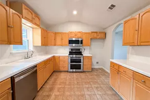 801 Cannon Dr, Euless, TX 76040 - Photo 2