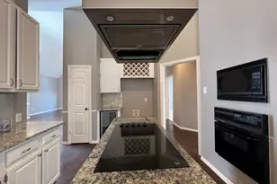 9811 Cliffside Dr, Irving, TX 75063 - Photo 8