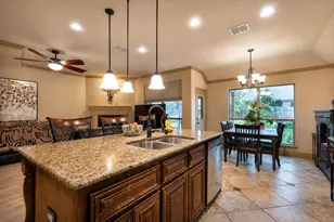 107 Manor Ln, Waxahachie, TX 75165 - Photo 4