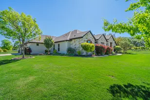 100 Helton Dr, Granbury, TX 76049 - Photo 2