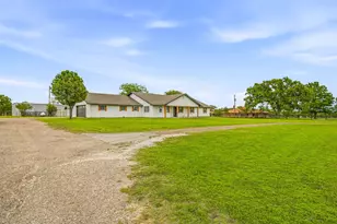 621 Co Rd 484, Stephenville, TX 76401 - Photo 4
