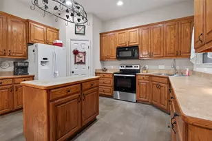 629 E Sheila Cir, Joshua, TX 76058 - Photo 8