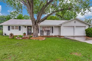 5652 Wimbleton Way, Fort Worth, TX 76133 - Photo 2