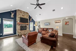 638 County Rd 337, Rosebud, TX 76570 - Photo 6