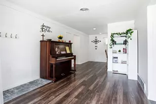 889 Jerry Ln, Bedford, TX 76022 - Photo 6