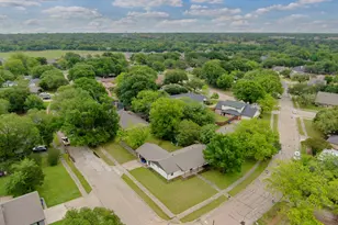 1104 Williamsburg Dr, Ennis, TX 75119 - Photo 32